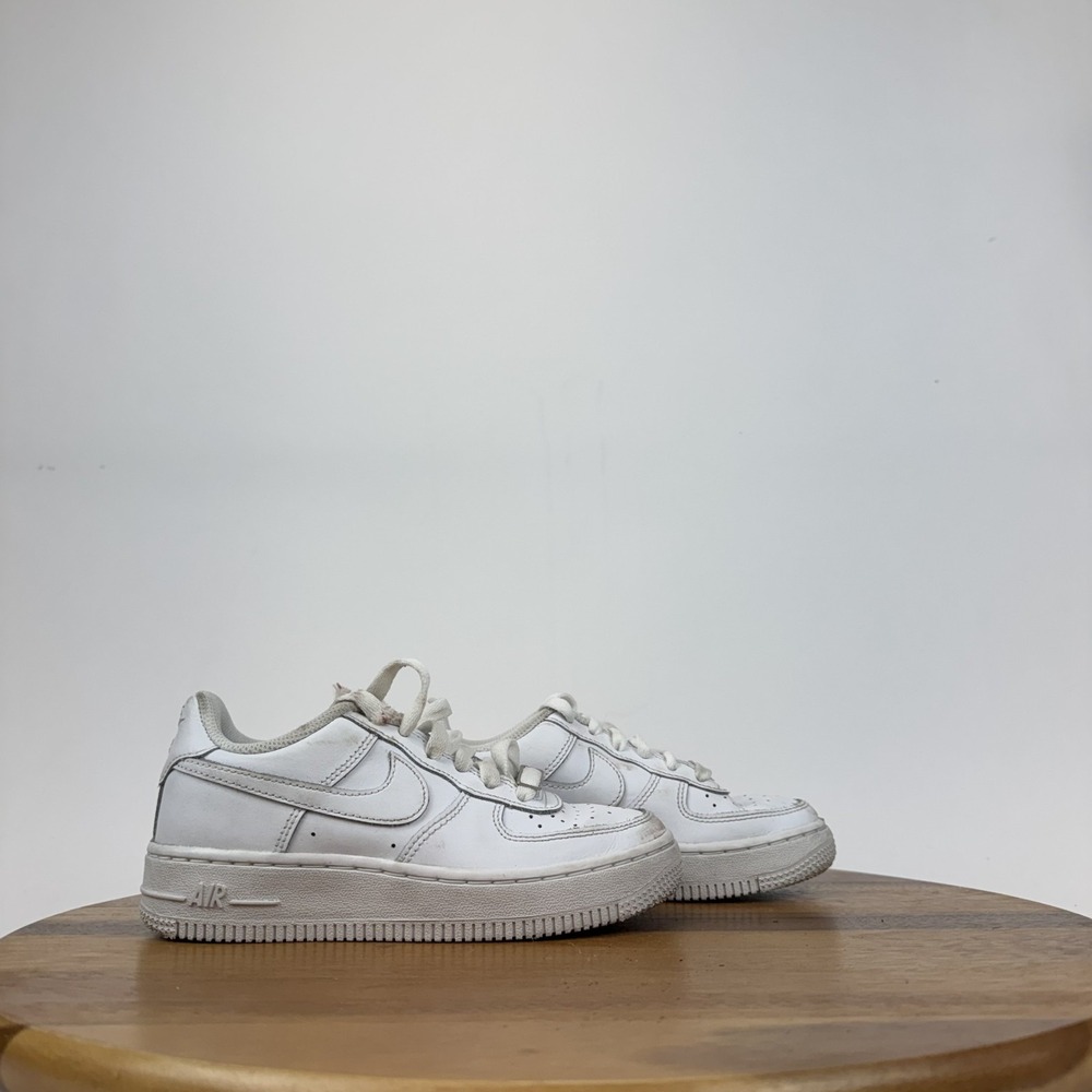 Big Kids Nike Air Force 1 LE GS Triple White Leather Low Sneakers Shoes Size 1 Y